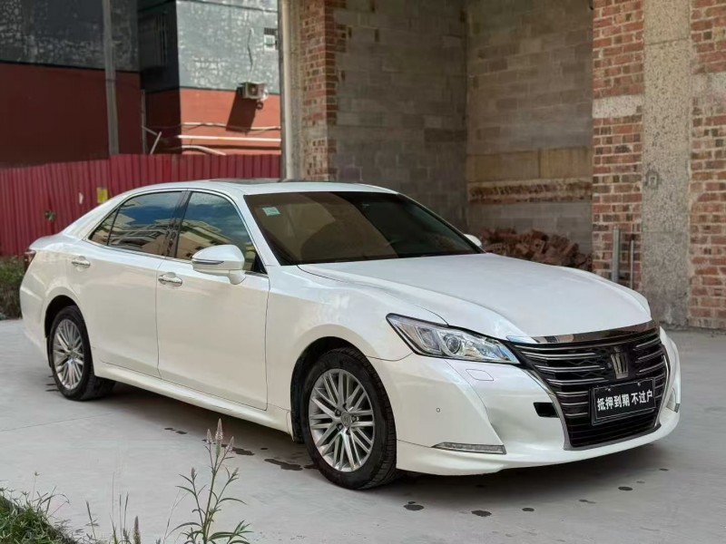 柳州16年丰田皇冠6