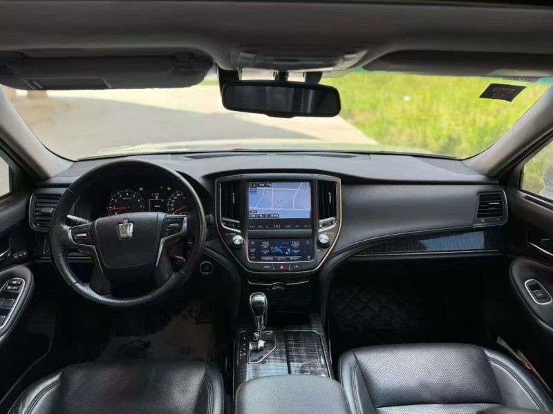 柳州16年丰田皇冠8