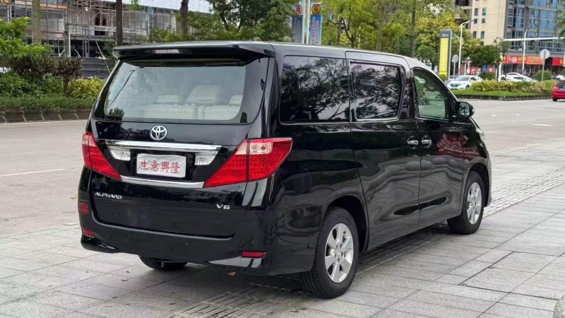 广州11年丰田埃尔法8