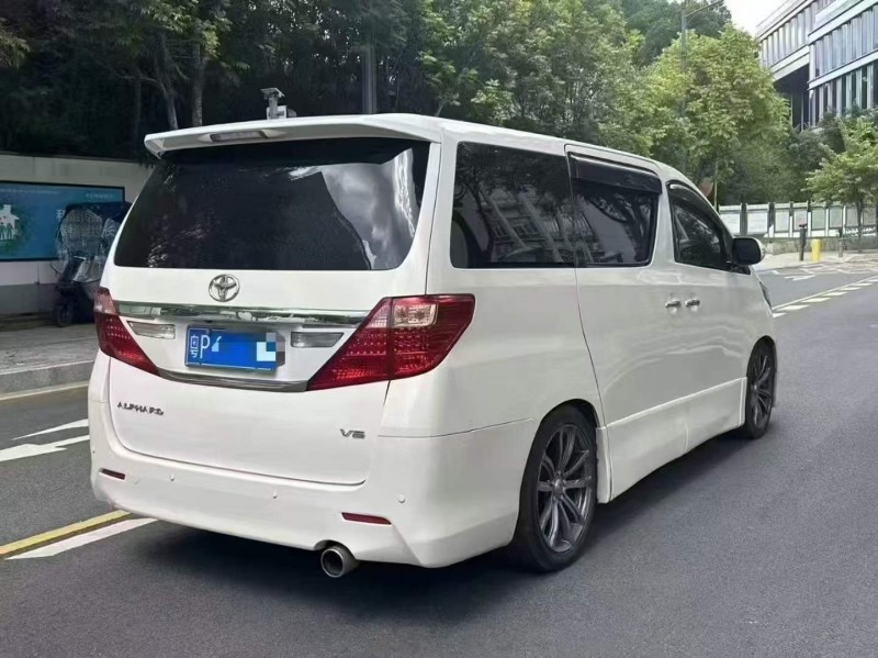 广州12年丰田埃尔法8