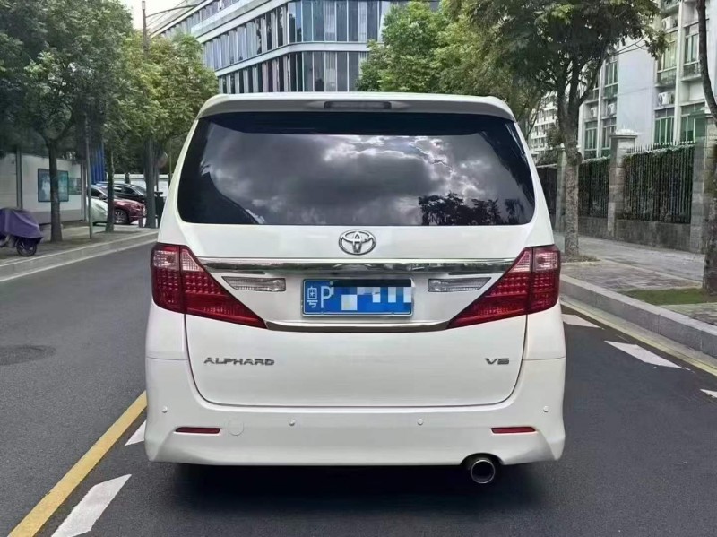 广州12年丰田埃尔法9