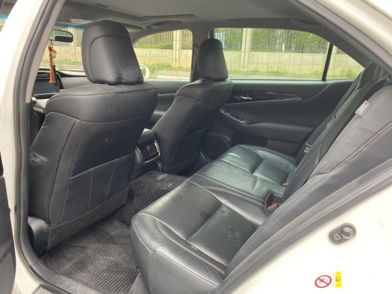 兰州16年丰田皇冠5