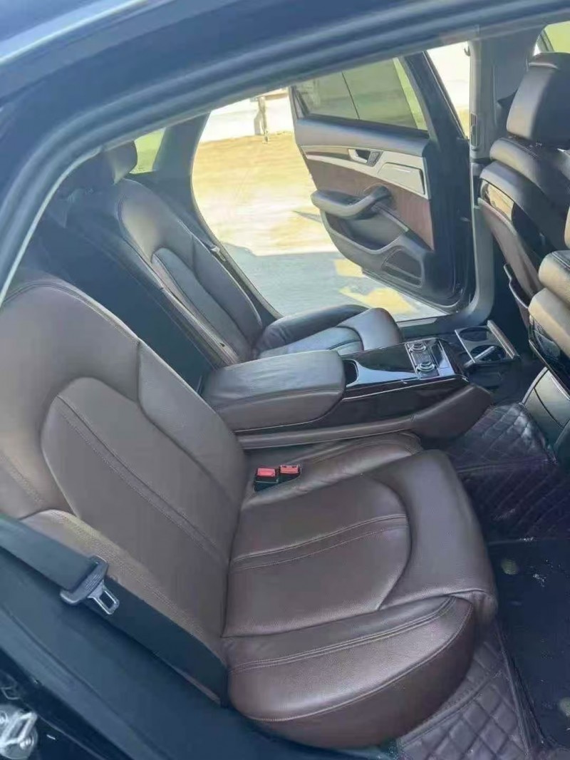 济宁16年奥迪A8L6