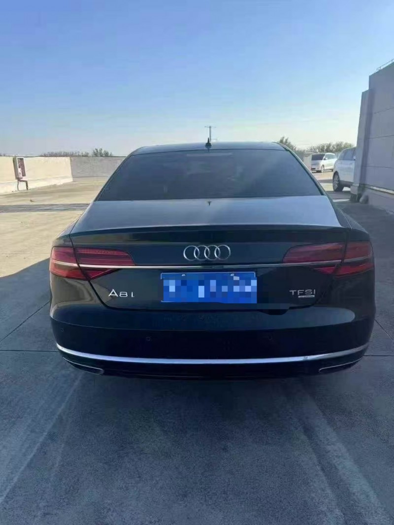 济宁16年奥迪A8L8
