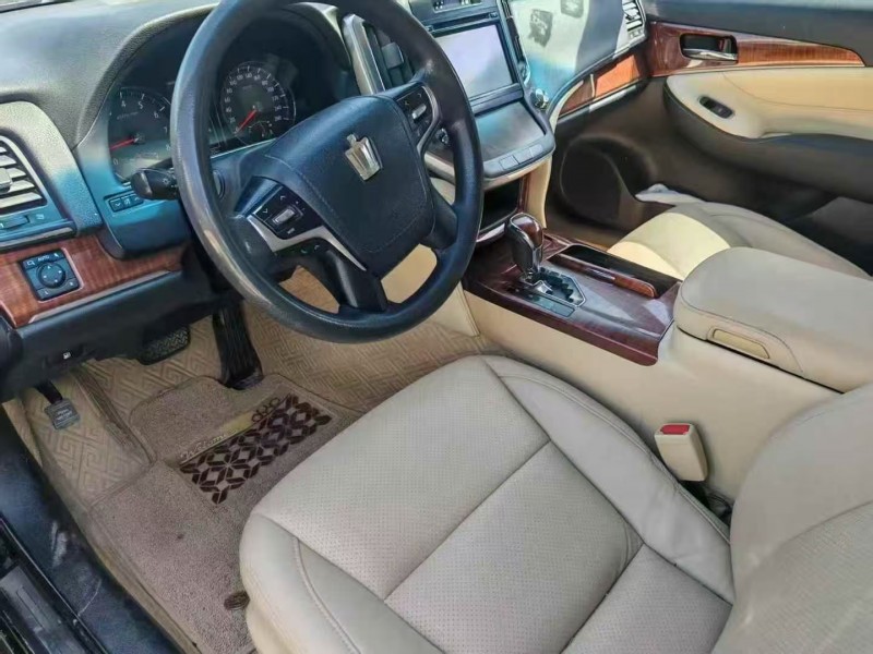 沈阳16年丰田皇冠3