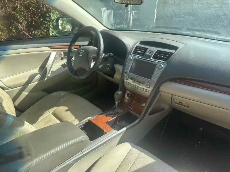 济宁14年丰田凯美瑞5