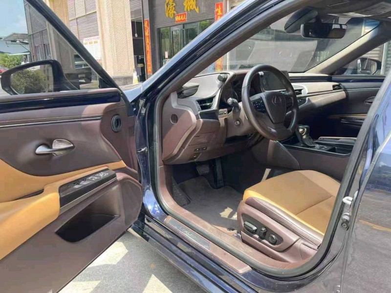 广州19年雷克萨斯ES4