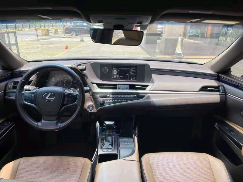 广州19年雷克萨斯ES5