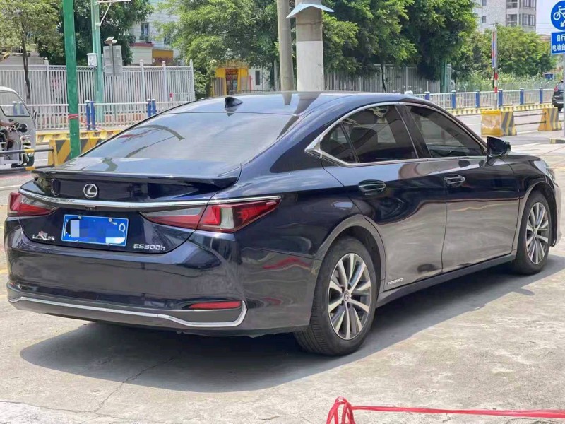 广州19年雷克萨斯ES7