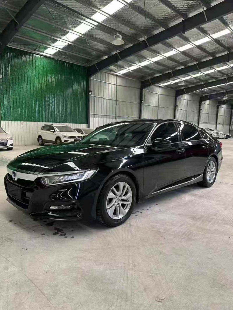 临沂21年本田雅阁3