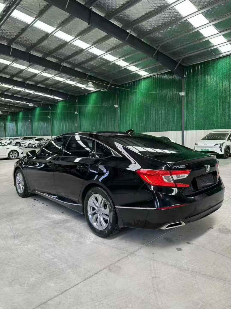 临沂21年本田雅阁4