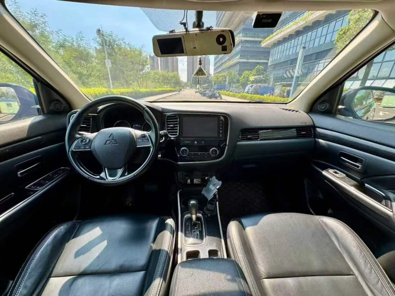 东莞19年三菱欧蓝德6