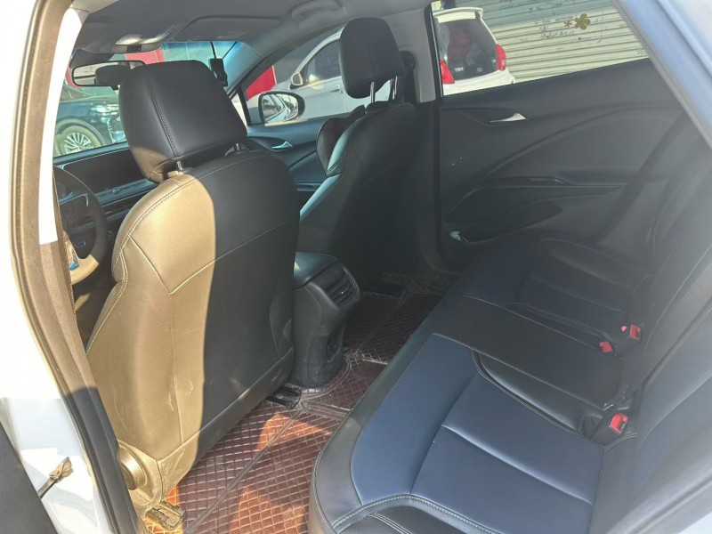 济宁23年别克微蓝4