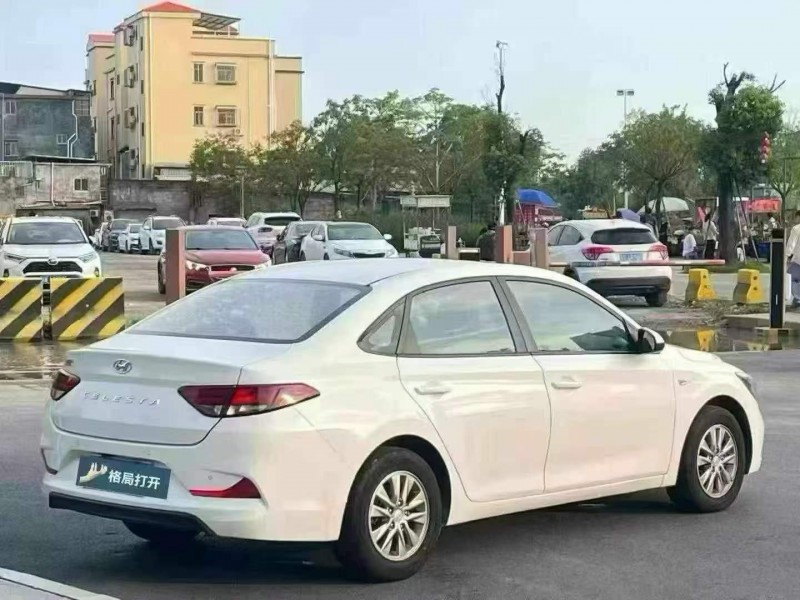 东莞19年现代悦动8