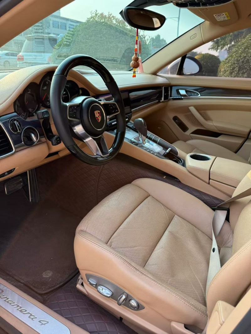 济宁14年保时捷帕拉梅拉6
