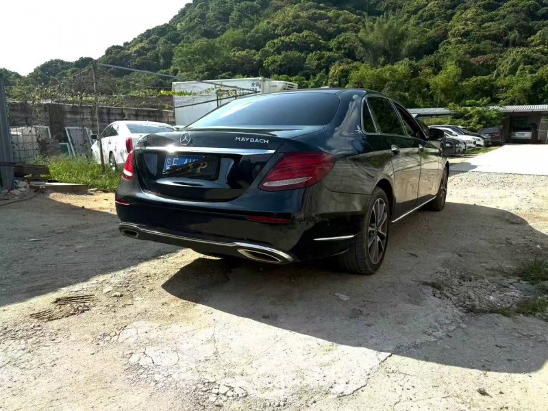 广州19年奔驰E8