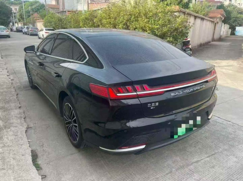 汕头23年比亚迪汉8