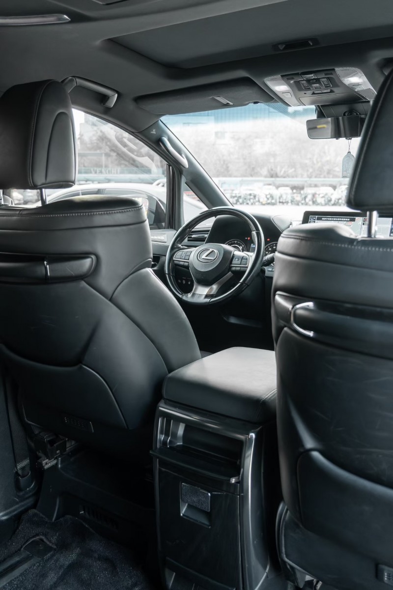 广州21年雷克萨斯LM雷尔法6