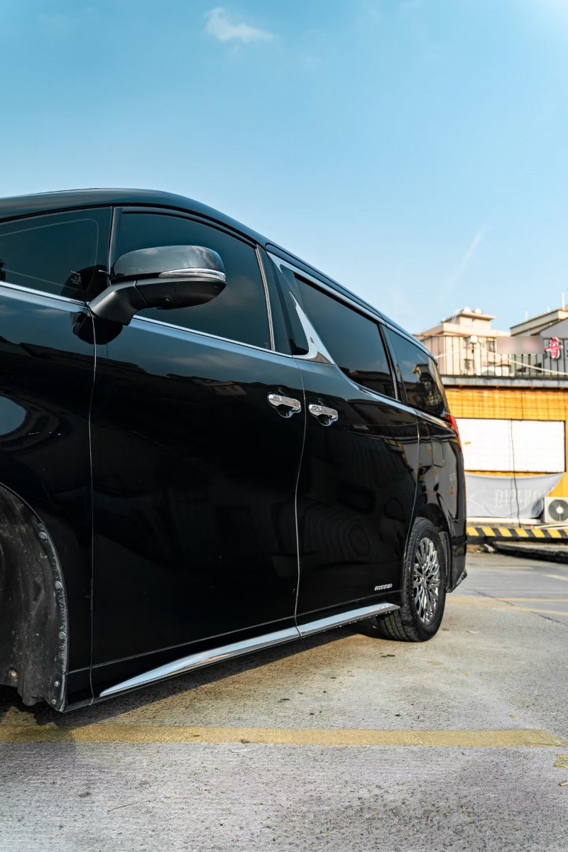 广州21年雷克萨斯LM雷尔法9