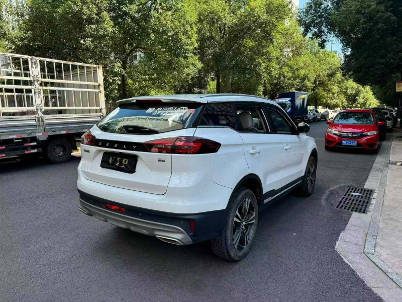 娄底22年吉利博越5