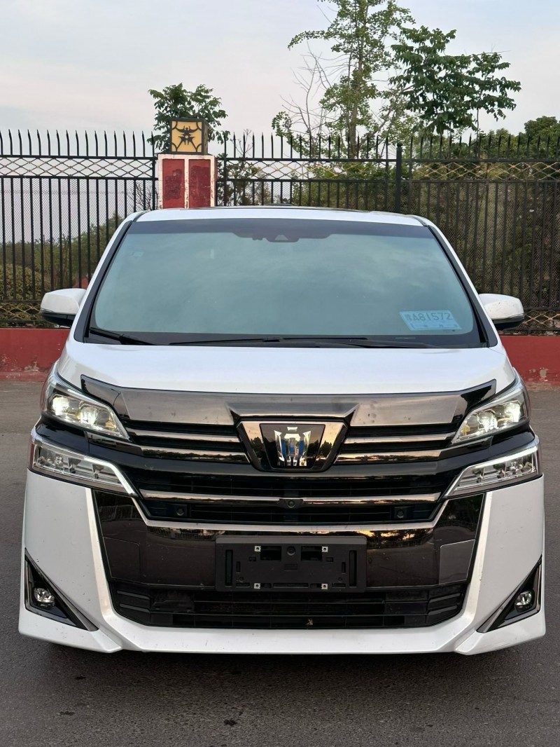 郑州23年丰田威尔法1