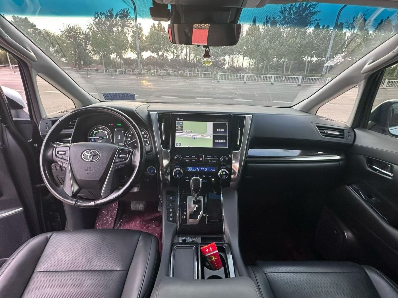 郑州23年丰田威尔法4