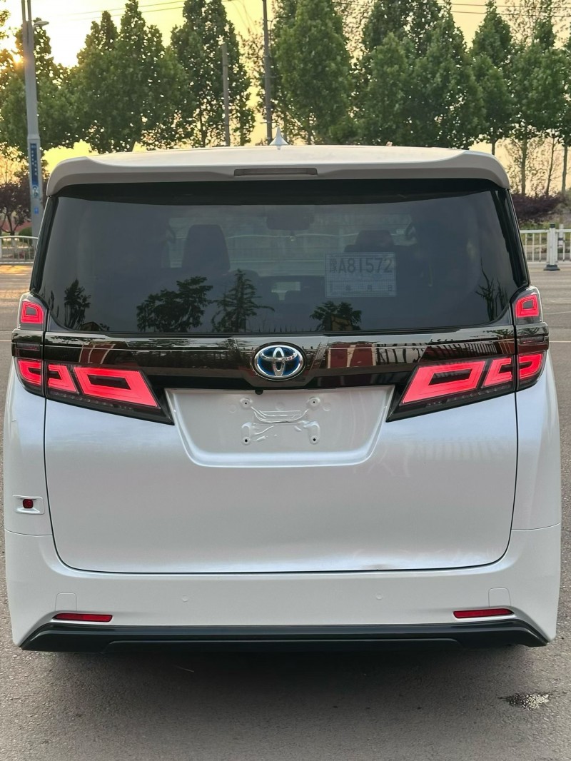 郑州23年丰田威尔法9