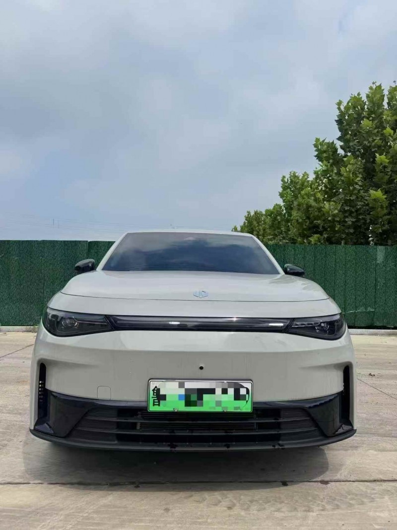 青岛25年零跑汽车C101