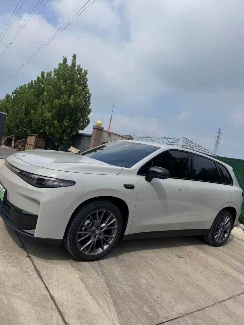 青岛25年零跑汽车C102