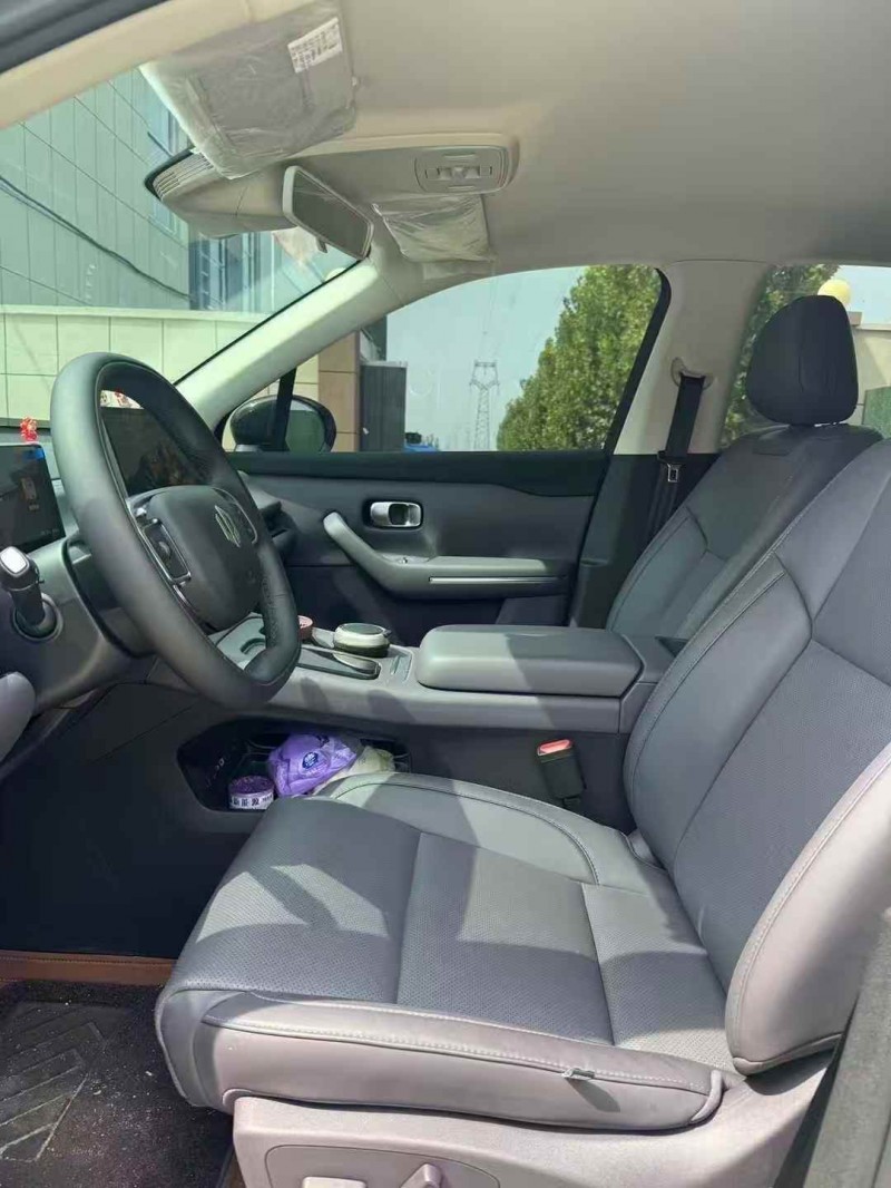 青岛25年零跑汽车C105