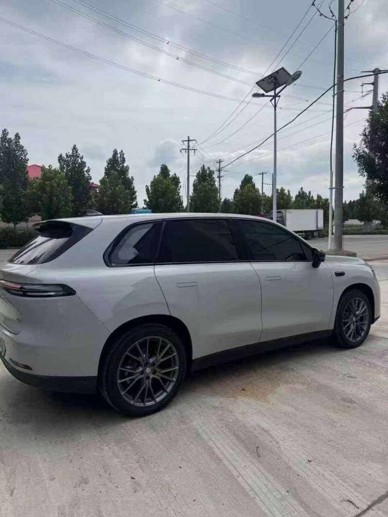 青岛25年零跑汽车C107