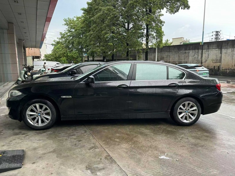 中山13年宝马5系8