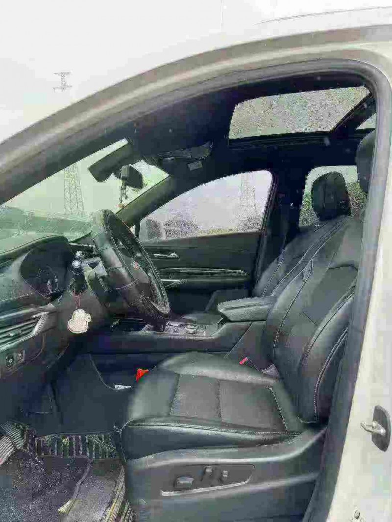 中山19年凯迪拉克XT44