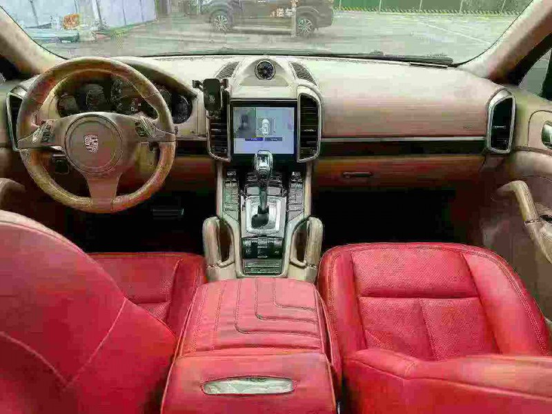 中山12年保时捷卡宴5