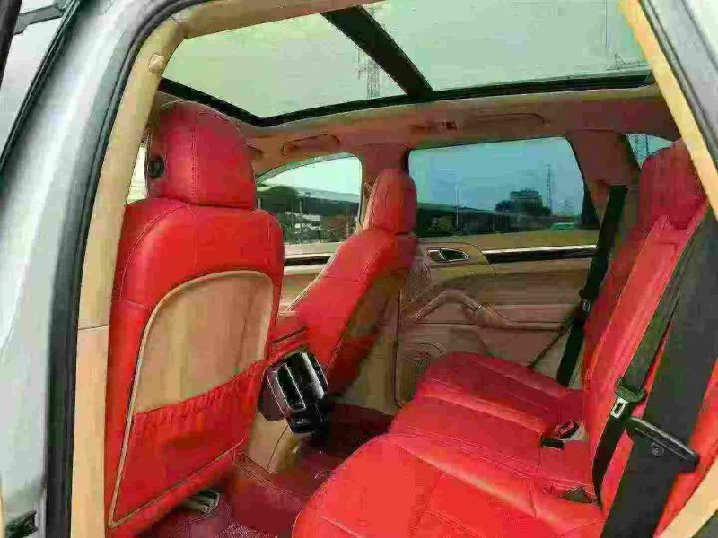 中山12年保时捷卡宴6