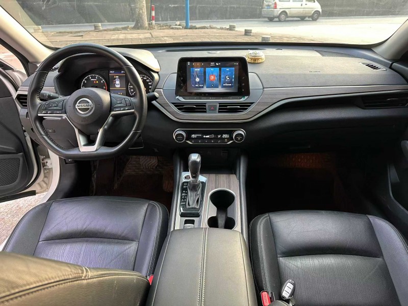 中山22年日产天籁5