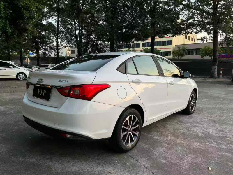 中山21年奇瑞艾瑞泽8