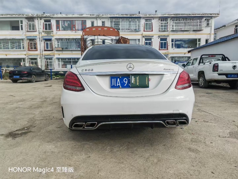 阿坝17年奔驰C8