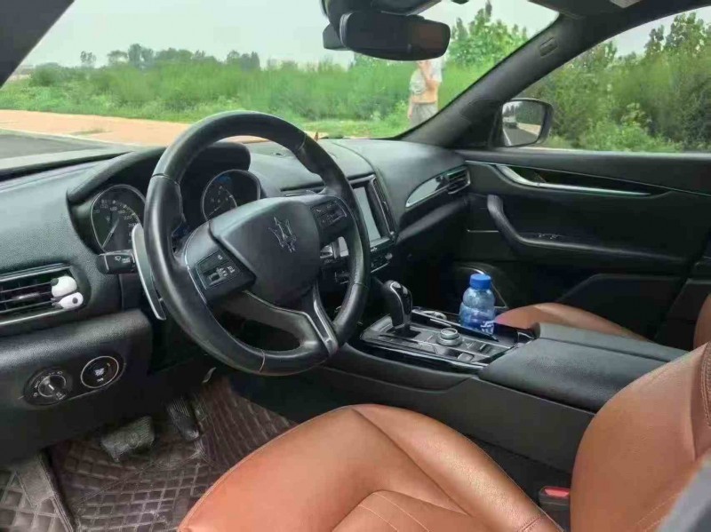 济宁19年玛莎拉蒂Levante4