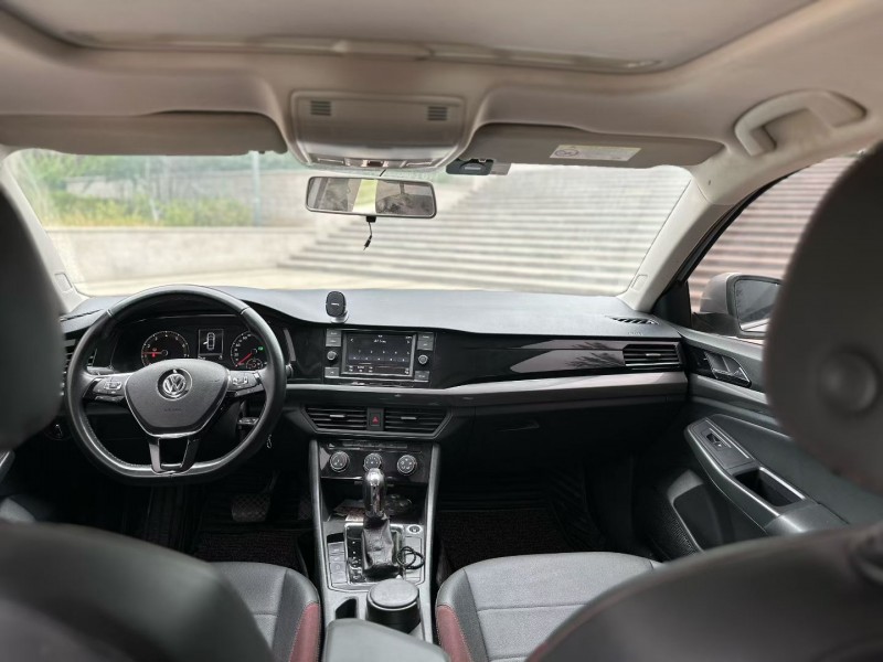 青岛20年大众宝来4