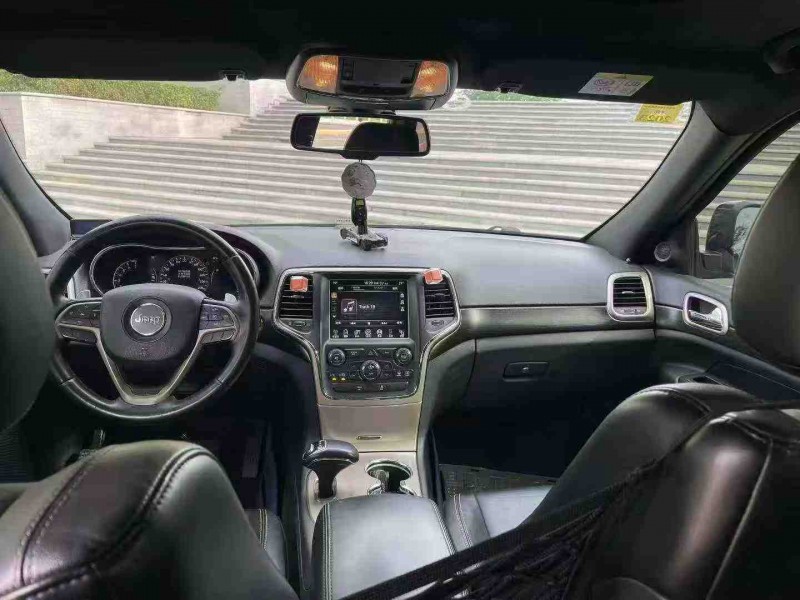 青岛15年Jeep大切诺基6