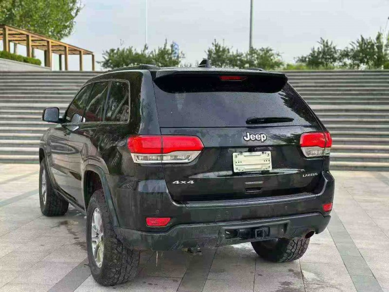 青岛15年Jeep大切诺基7