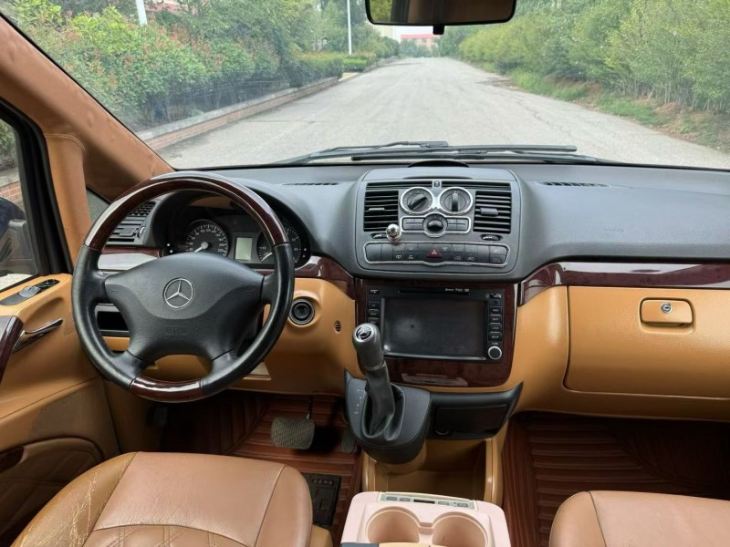 青岛14年奔驰威霆7