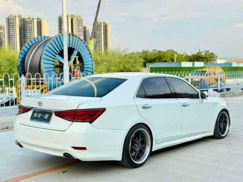 广州15年丰田皇冠8