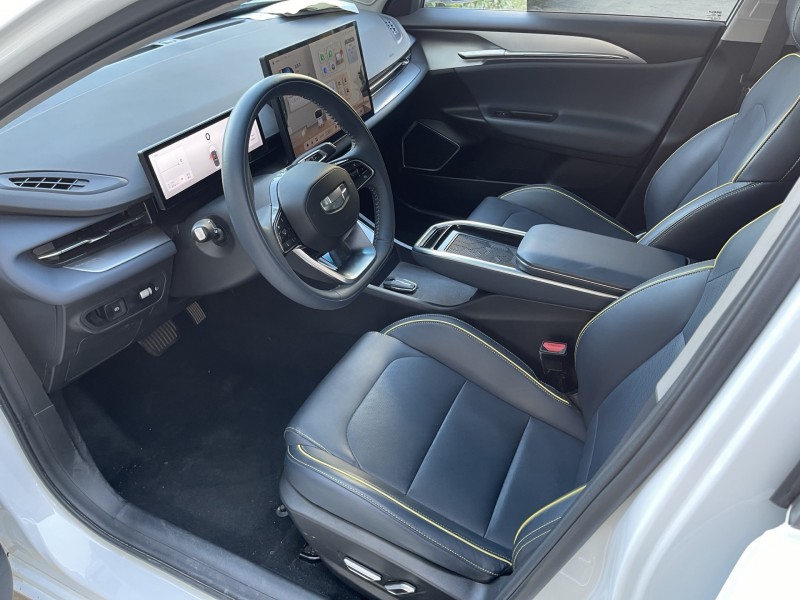 济宁24年吉利几何4