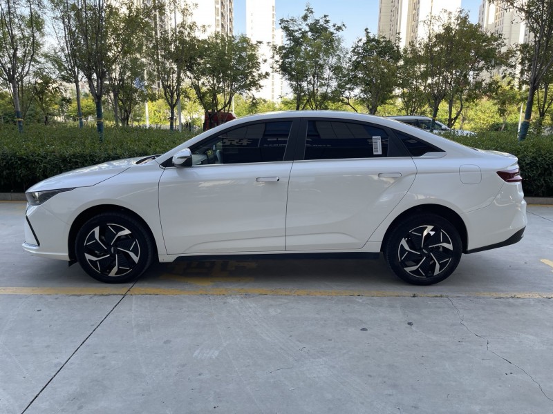 济宁24年吉利几何7