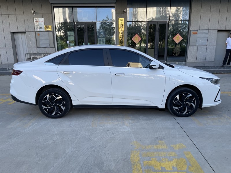 济宁24年吉利几何8