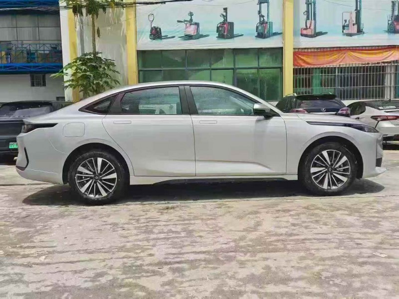 广州25年长安汽车启源8