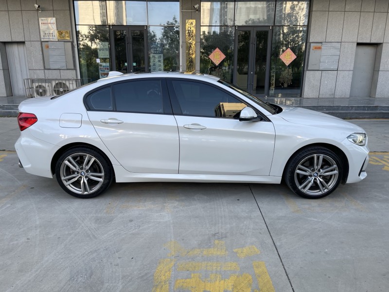 济宁19年宝马1系8