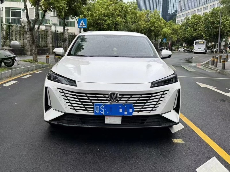 深圳24年长安汽车逸动1